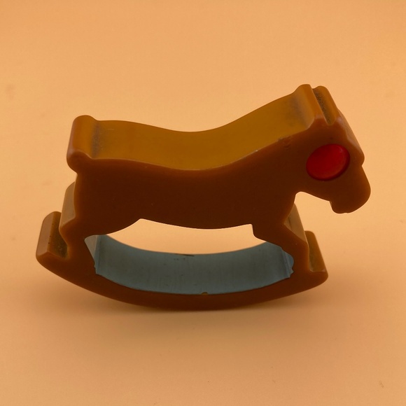 Bakelite Vintage Rocking Horse Napkin Ring - Picture 5 of 9